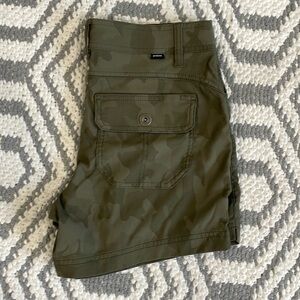 Women’s Prana camo shorts